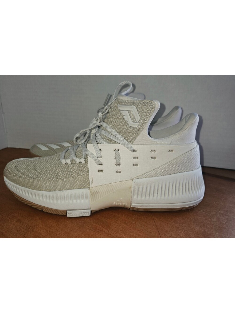 Men's Adidas Dame 3 basketball shoes size 9